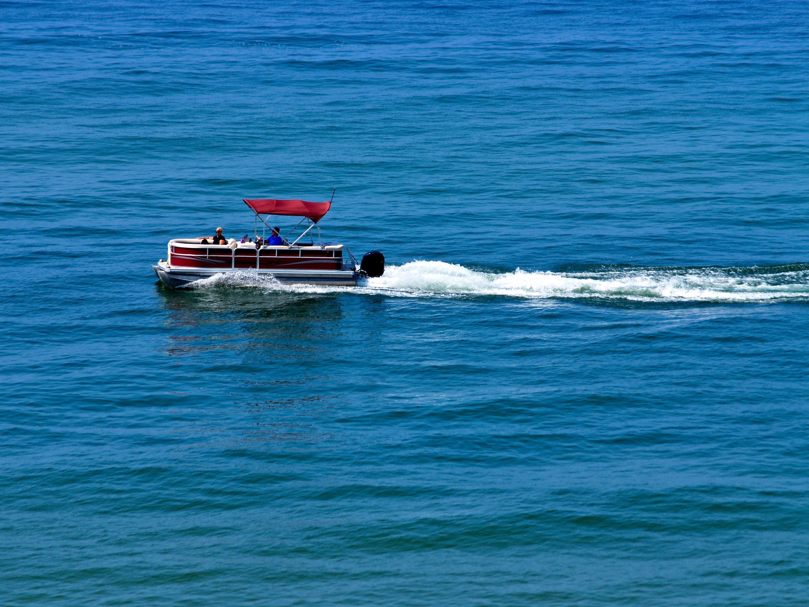 Pontoon boat